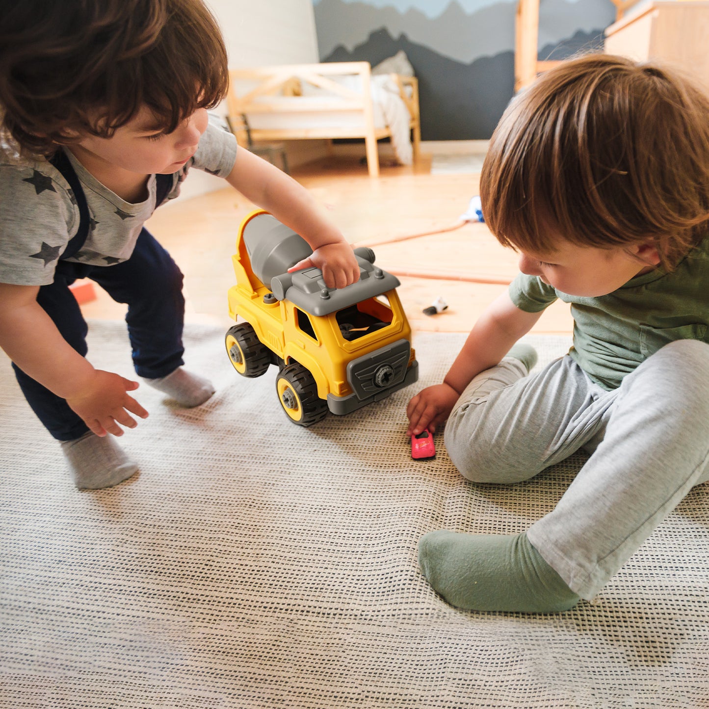 DOUBLE E Remote-Controlled Mixer Truck with DIY Assembly - Toytwist